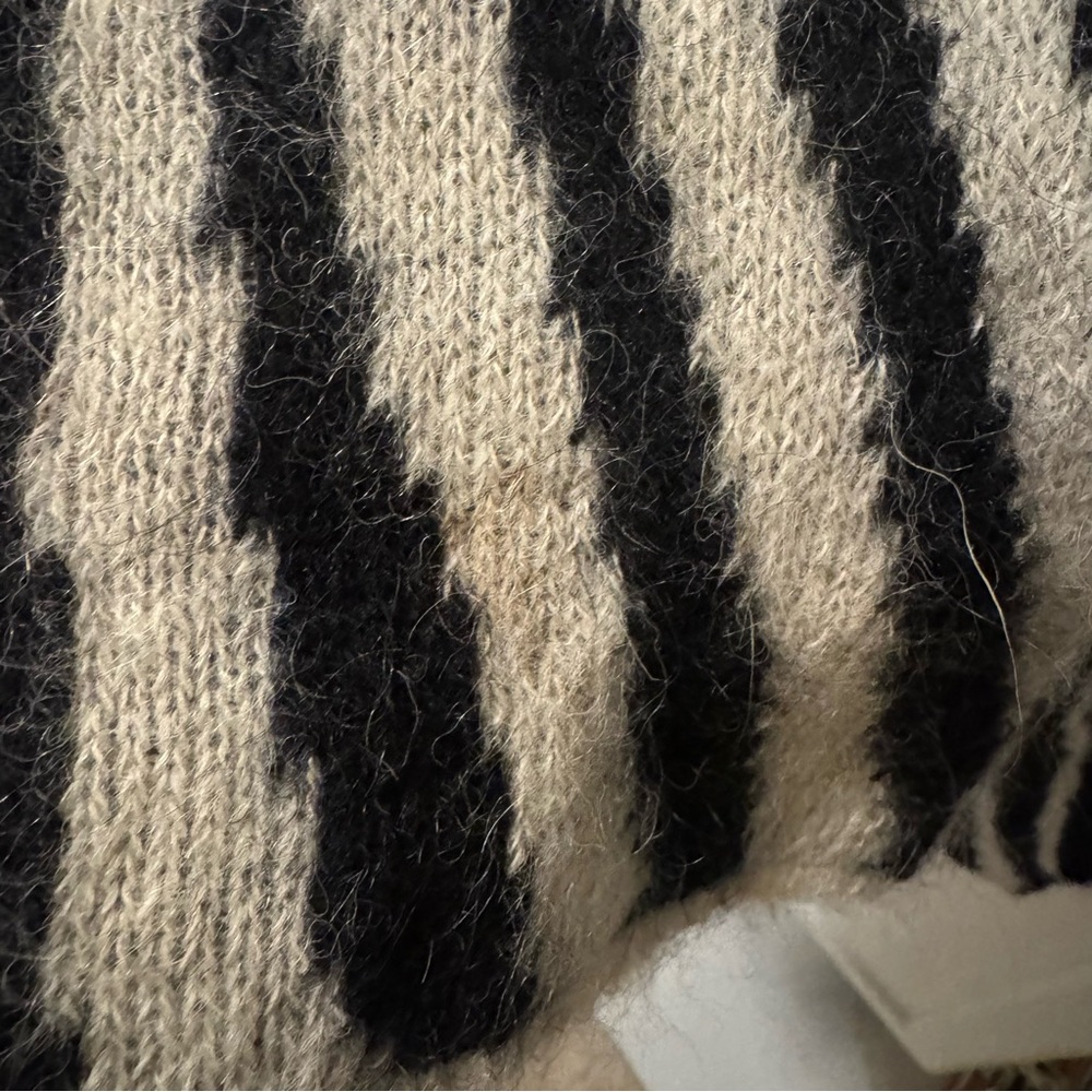 Paloma Wool Scarf - Picture 2 of 2